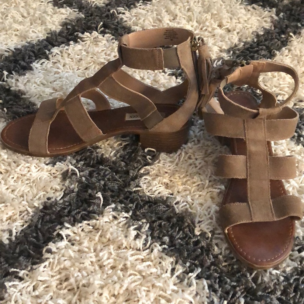 🖤4 for 25 Steve Madden sandals